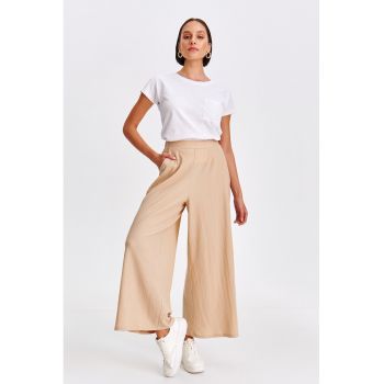 Pantaloni crop cu croiala ampla