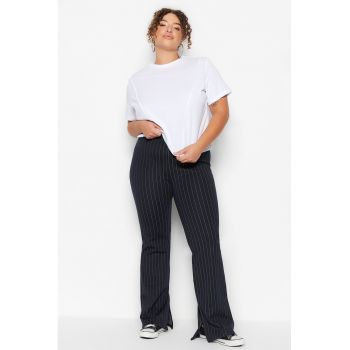 Pantaloni evazati plus size cu dungi inguste si slituri pe glezne