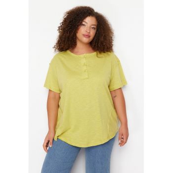 Tricou plus size de bumbac cu fenta cu nasturi