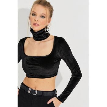 Bluza crop din catifea