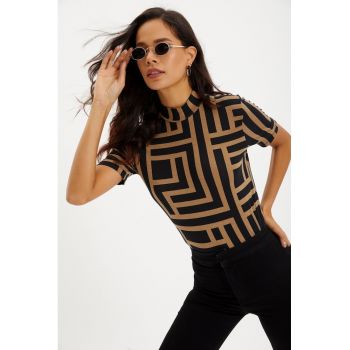 Bluza cu maneci scurte si model geometric