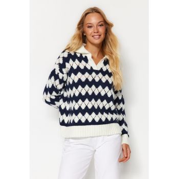 Pulover polo cu detalii cu perforatii Chevron