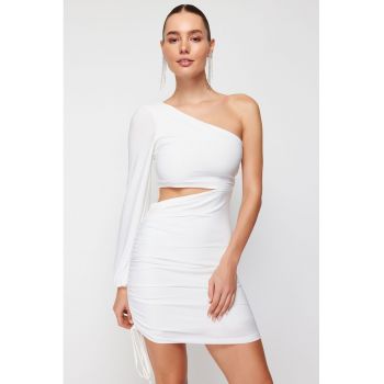 Rochie bodycon cu decolteu pe un umar - pliuri si decupaj