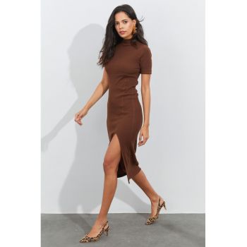 Rochie midi cu slit lateral