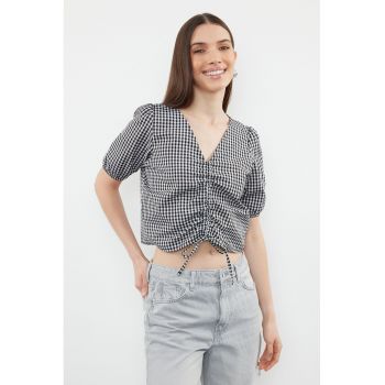 Bluza crop cu model gingham