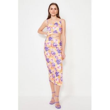 Rochie creion cu model floral si decupaj