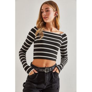 Bluza crop cu decolteu pe umeri