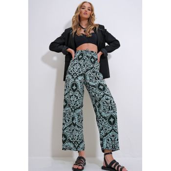 Pantaloni relaxed fit cu imprimeu