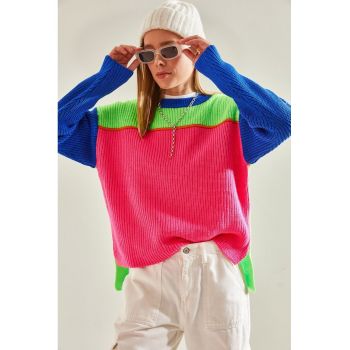 Pulover cu decolteu la baza gatului si model colorblock