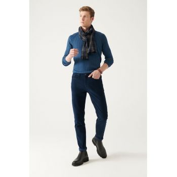 Pantaloni slim fit texturati