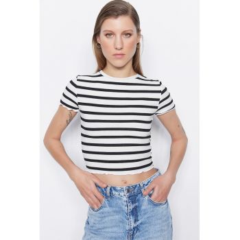 Top crop cu margini valurite