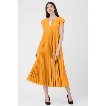 Rochie plisata A-line lunga, material fin si usor creponat, galben turmeric