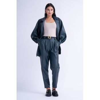 Costum din Piele Olive cu Sacou Oversized si Pantalon Conic