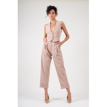 Costum nude cu vesta si pantalon cropped