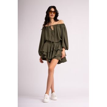 Rochie mini khaki cu volane si umeri goi