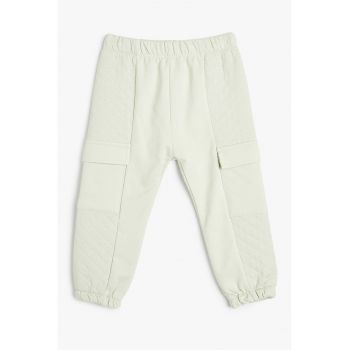 Pantaloni de trening cu buzunare cu clapa