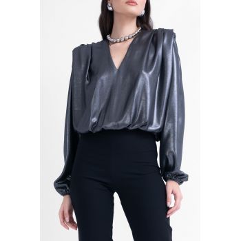 Bluza neagra cu insertii  cu umeri drapati si maneci bufante