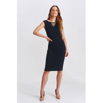 Rochie cu croiala bodycon si insertie din plasa