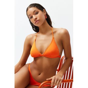 Sutien de baie halter cu cupe triunghiulare