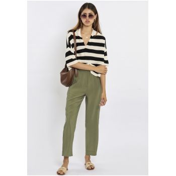 Pantaloni crop cu buzunare laterale