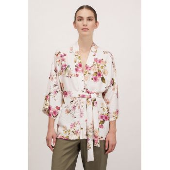 Chimono cu model floral la reducere