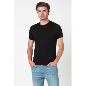 Tricou slim fit cu decolteu la baza gatului