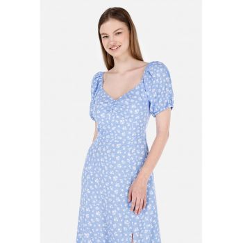 Rochie cu model floral si slituri laterale