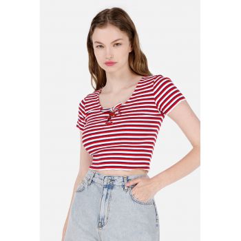 Tricou crop cu model in dungi si decolteu rotund