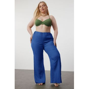 Pantaloni plus size evazati cu slit lateral