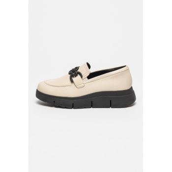 Pantofi loafer de piele cu aplicatie contrastanta