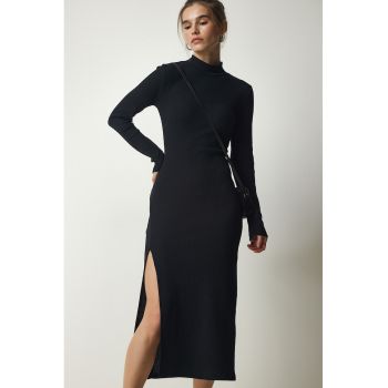 Rochie cu striatii si slit lateral