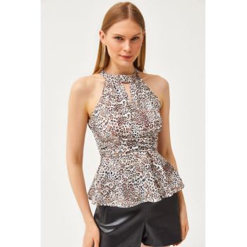 Top cu terminatie peplum si imprimeu