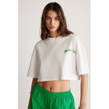 Tricou crop cu imprimeu text Carissa