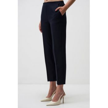 Pantaloni crop conici