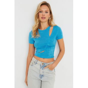 Tricou crop cu decupaje