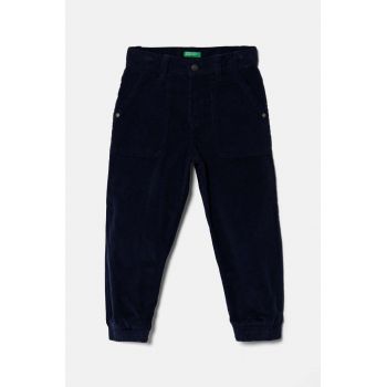 United Colors of Benetton pantaloni din catifea pentru copii culoarea albastru marin, neted, 4AD5GE021