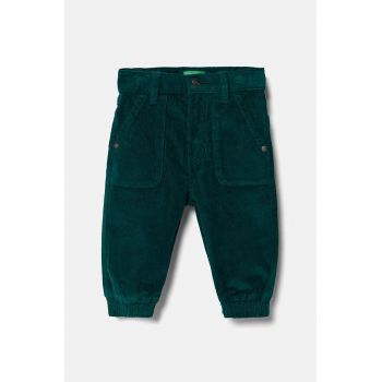 United Colors of Benetton pantaloni din catifea pentru copii culoarea verde, neted, 4AD5GE021