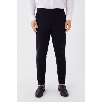 Pantaloni cu aspect texturat