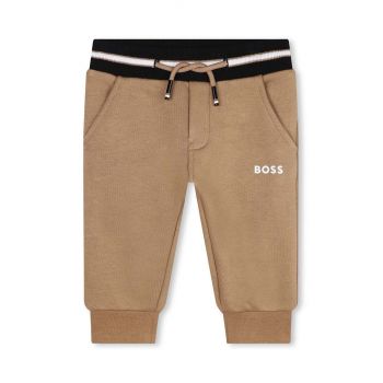 BOSS pantaloni de trening pentru bebeluși culoarea bej, cu imprimeu, J51272