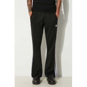 adidas Originals pantaloni de trening Adicolor 70s Track Pant culoarea negru, cu imprimeu, IZ4807