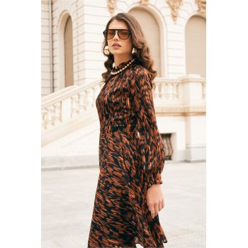 Rochie DY Fashion maro cu imprimeuri caramizii si guler incretit