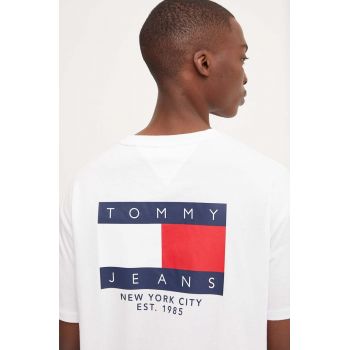 Tommy Jeans tricou din bumbac barbati, culoarea alb, cu imprimeu, DM0DM19695