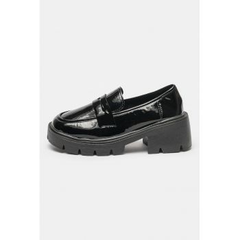 Pantofi loafer masivi cu aspect lacuit