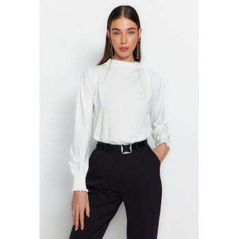 Bluza cu benzi elastice pe incheietura