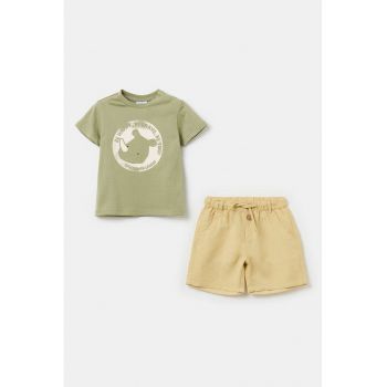 Set de tricou cu imprimeu grafic si pantaloni scurti