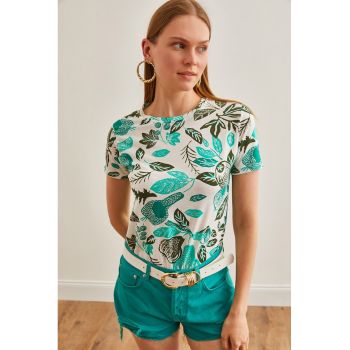 Tricou cu model si decolteu la baza gatului