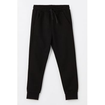 Pantaloni de trening conici