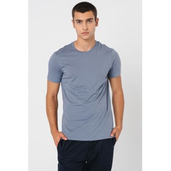 Tricou slim fit cu decolteu la baza gatului