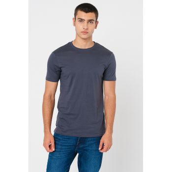 Tricou slim fit cu decolteu la baza gatului