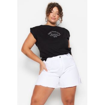 Blugi scurti plus size cu terminatie franjurata